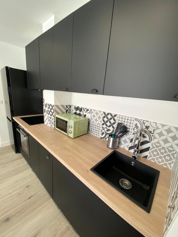 Ajaccio Magnifique T2 37M2 Centre Ville Vue Mer Au Bord De La Plage Neuf 4 Couchages Balcon Parking Prive Ferme Clim Wifi Luaran gambar