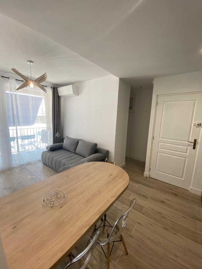 Ajaccio Magnifique T2 37M2 Centre Ville Vue Mer Au Bord De La Plage Neuf 4 Couchages Balcon Parking Prive Ferme Clim Wifi Luaran gambar