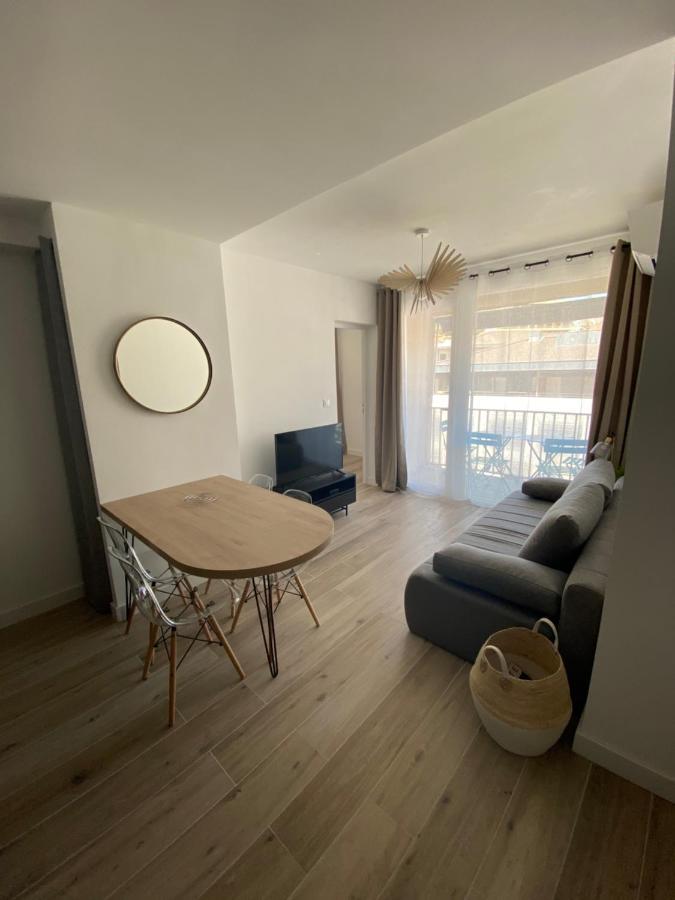 Ajaccio Magnifique T2 37M2 Centre Ville Vue Mer Au Bord De La Plage Neuf 4 Couchages Balcon Parking Prive Ferme Clim Wifi Luaran gambar