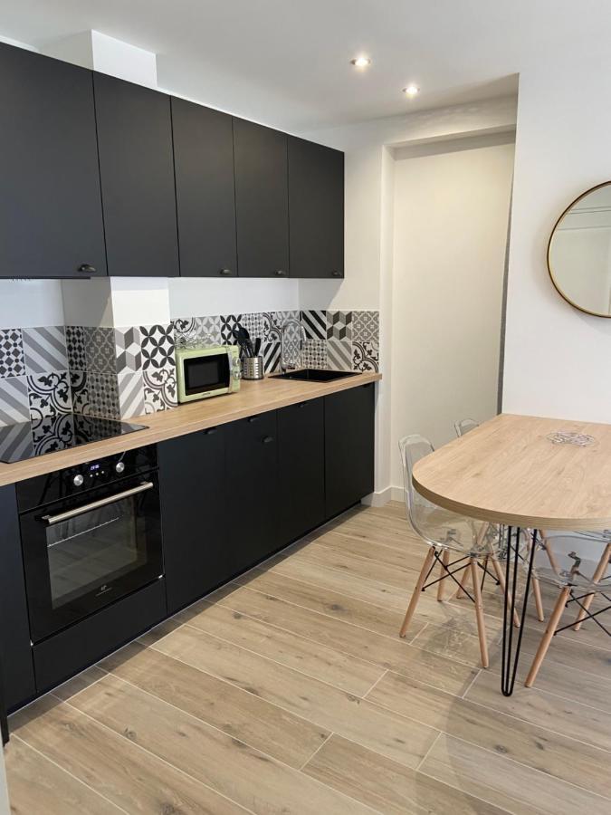 Ajaccio Magnifique T2 37M2 Centre Ville Vue Mer Au Bord De La Plage Neuf 4 Couchages Balcon Parking Prive Ferme Clim Wifi Luaran gambar