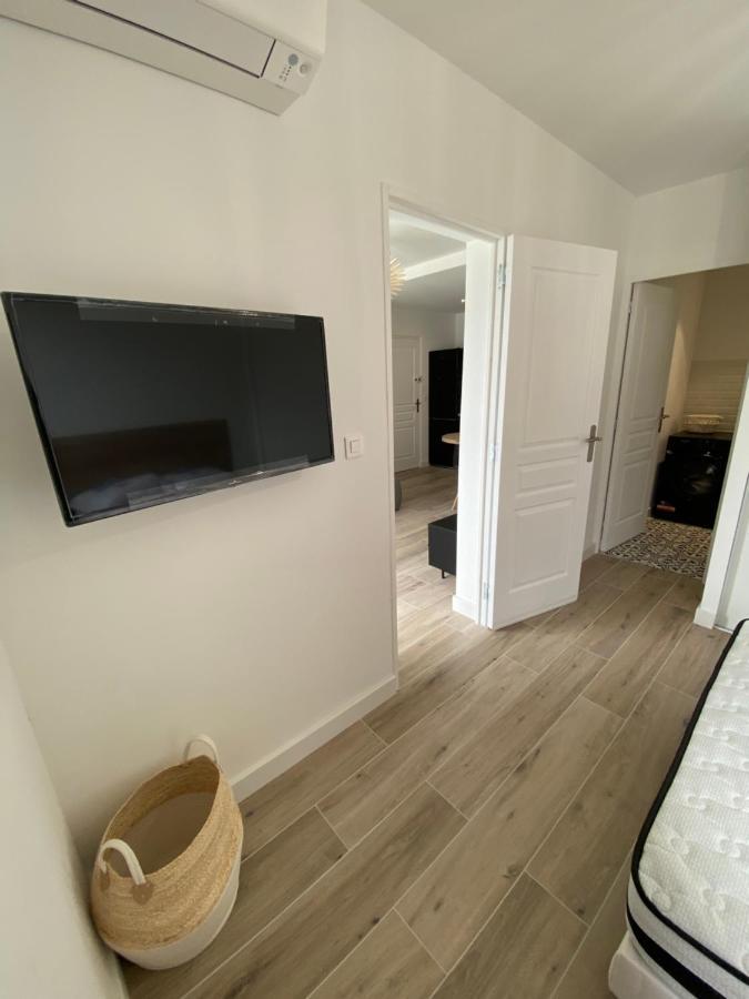 Ajaccio Magnifique T2 37M2 Centre Ville Vue Mer Au Bord De La Plage Neuf 4 Couchages Balcon Parking Prive Ferme Clim Wifi Luaran gambar