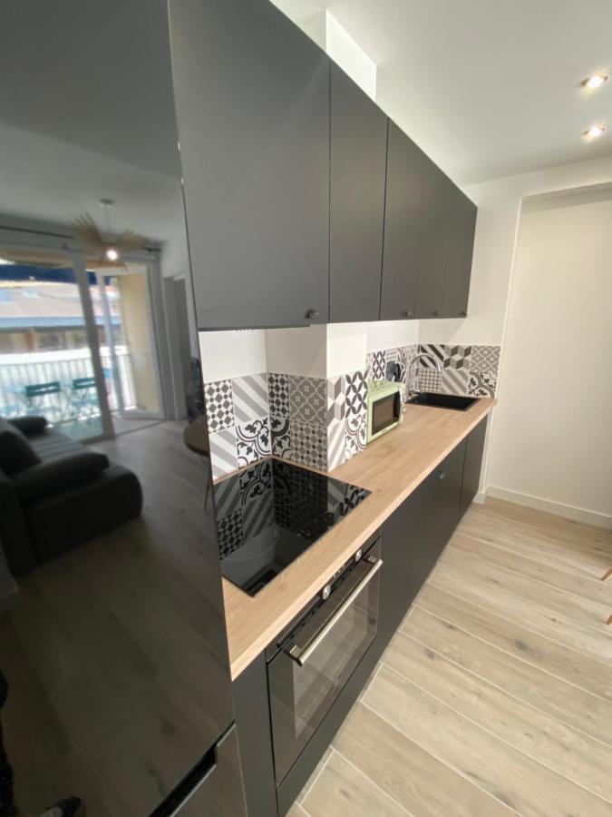 Ajaccio Magnifique T2 37M2 Centre Ville Vue Mer Au Bord De La Plage Neuf 4 Couchages Balcon Parking Prive Ferme Clim Wifi Luaran gambar