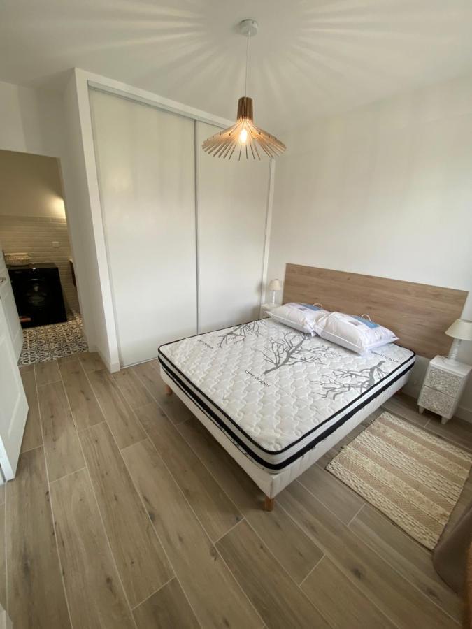 Ajaccio Magnifique T2 37M2 Centre Ville Vue Mer Au Bord De La Plage Neuf 4 Couchages Balcon Parking Prive Ferme Clim Wifi Luaran gambar