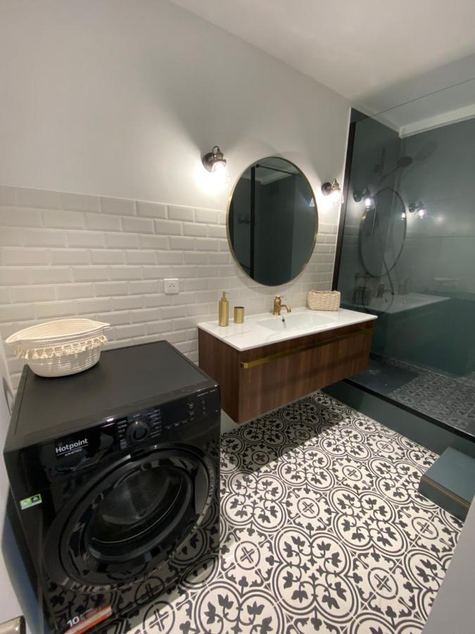 Ajaccio Magnifique T2 37M2 Centre Ville Vue Mer Au Bord De La Plage Neuf 4 Couchages Balcon Parking Prive Ferme Clim Wifi Luaran gambar