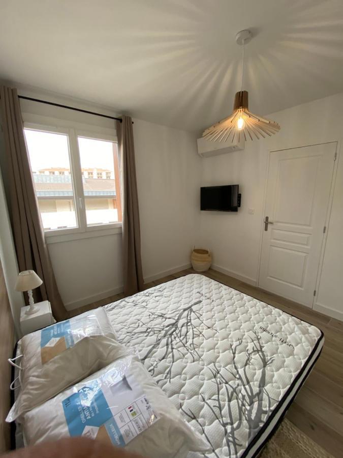 Ajaccio Magnifique T2 37M2 Centre Ville Vue Mer Au Bord De La Plage Neuf 4 Couchages Balcon Parking Prive Ferme Clim Wifi Luaran gambar