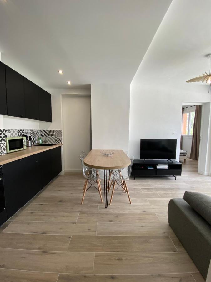 Ajaccio Magnifique T2 37M2 Centre Ville Vue Mer Au Bord De La Plage Neuf 4 Couchages Balcon Parking Prive Ferme Clim Wifi Luaran gambar