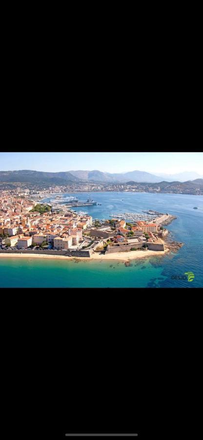 Ajaccio Magnifique T2 37M2 Centre Ville Vue Mer Au Bord De La Plage Neuf 4 Couchages Balcon Parking Prive Ferme Clim Wifi Luaran gambar