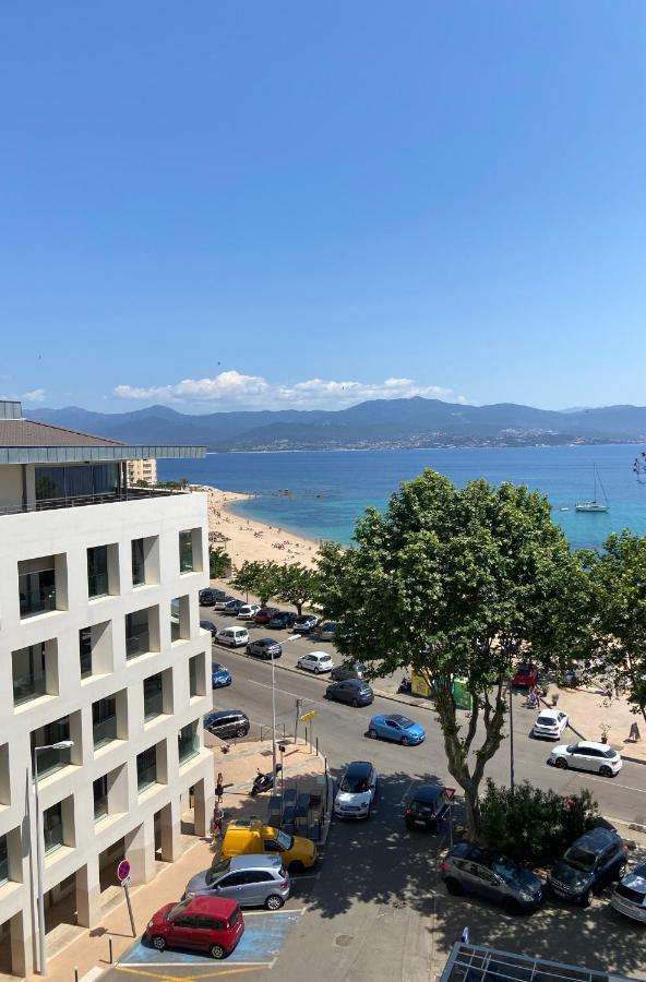 Ajaccio Magnifique T2 37M2 Centre Ville Vue Mer Au Bord De La Plage Neuf 4 Couchages Balcon Parking Prive Ferme Clim Wifi Luaran gambar