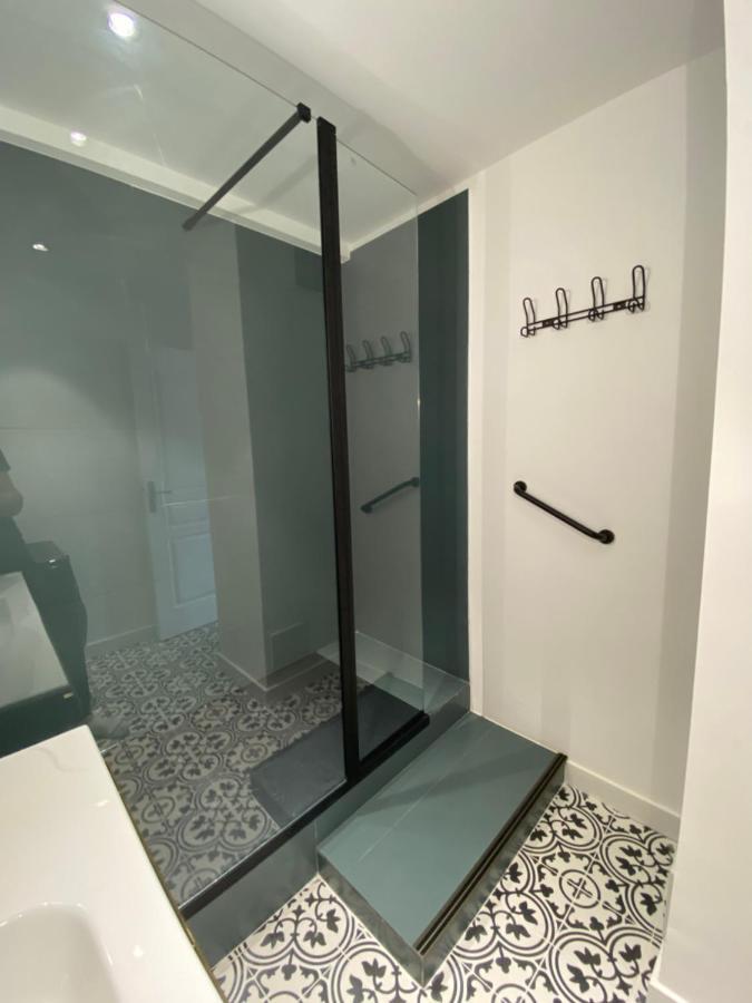 Ajaccio Magnifique T2 37M2 Centre Ville Vue Mer Au Bord De La Plage Neuf 4 Couchages Balcon Parking Prive Ferme Clim Wifi Luaran gambar